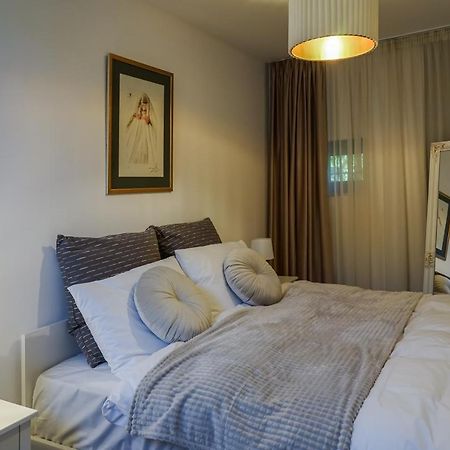 The Urban Oasis Apartment Bukares Bagian luar foto