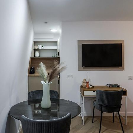 The Urban Oasis Apartment Bukares Bagian luar foto