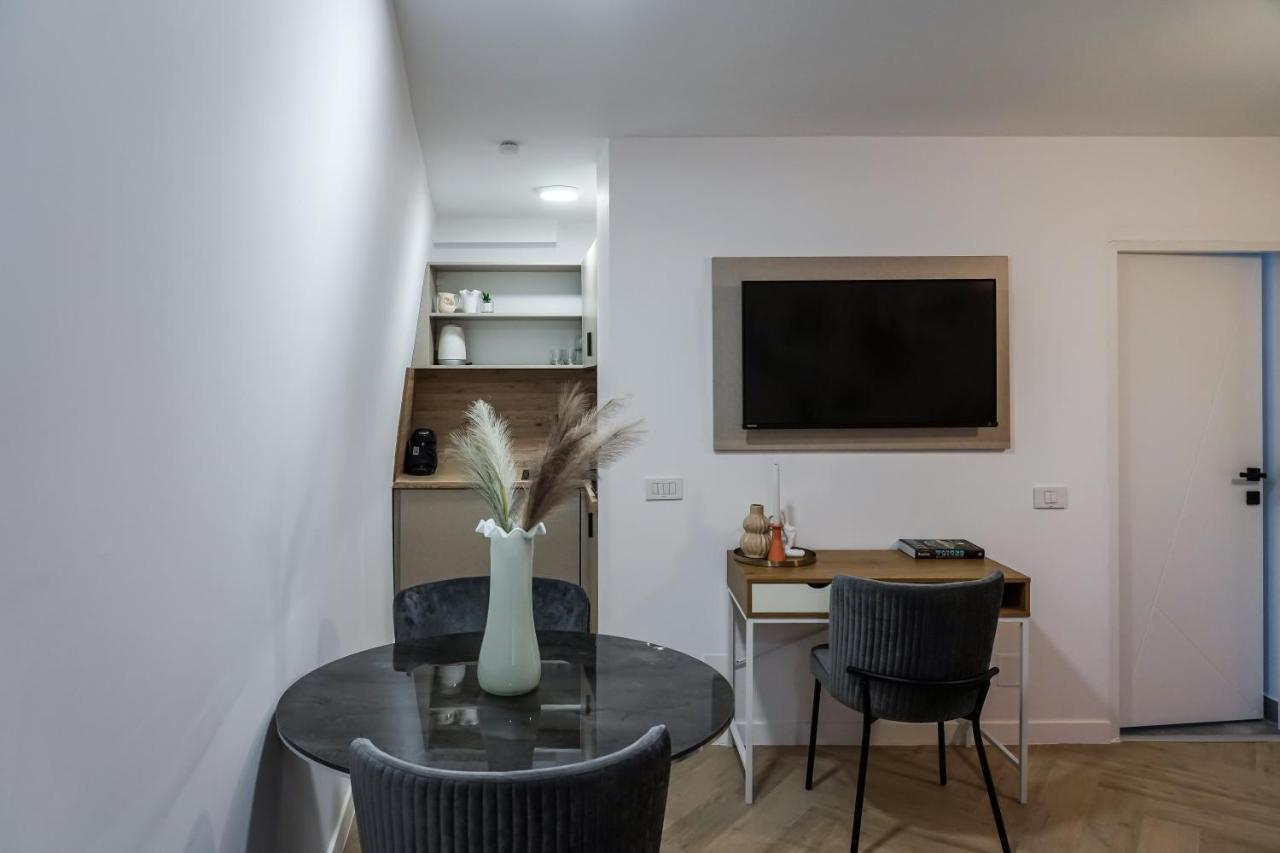 The Urban Oasis Apartment Bukares Bagian luar foto