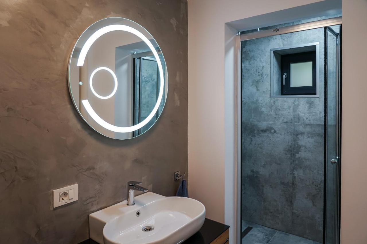 The Urban Oasis Apartment Bukares Bagian luar foto