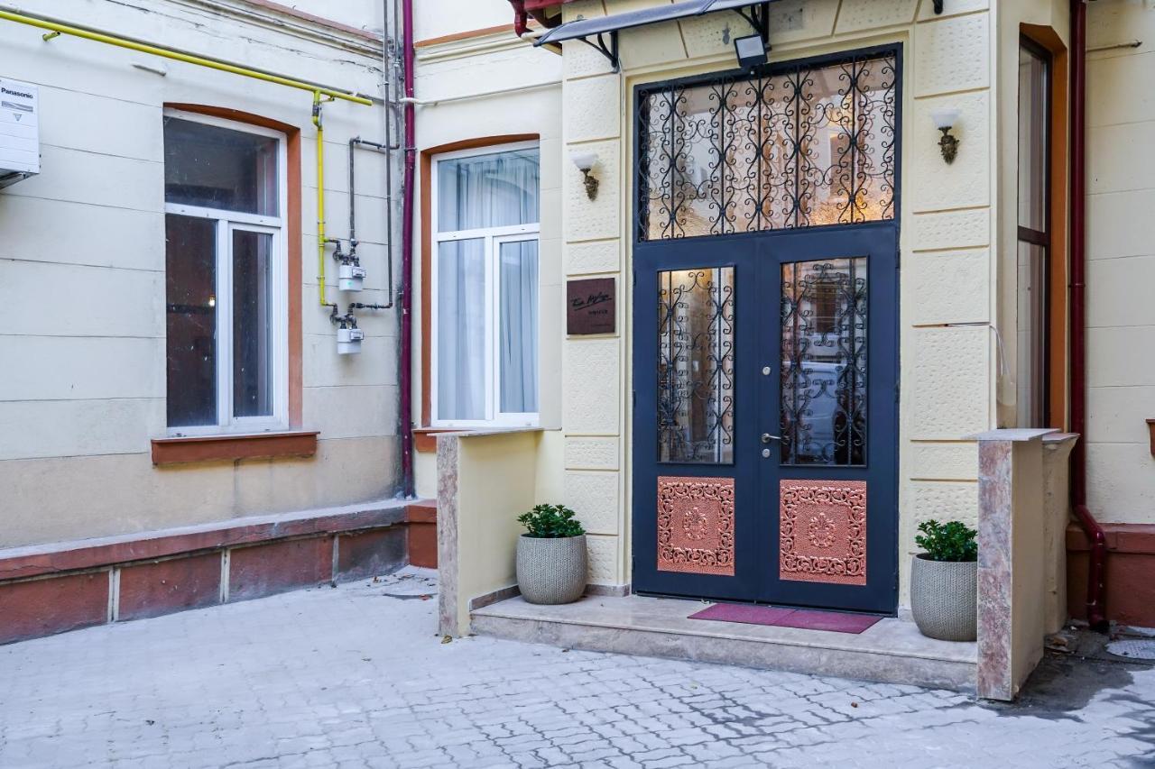 The Urban Oasis Apartment Bukares Bagian luar foto