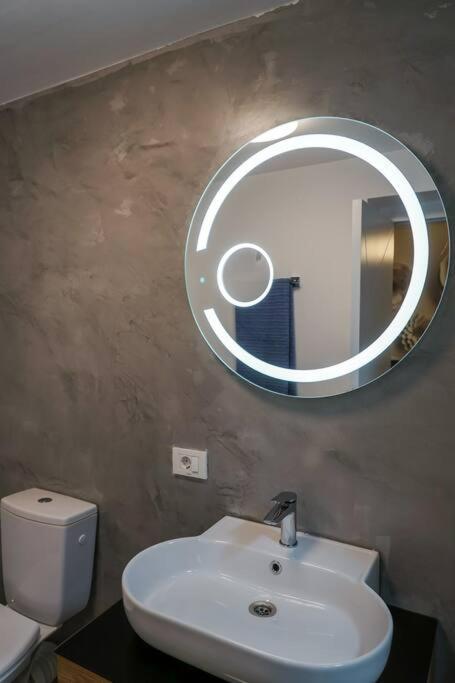 The Urban Oasis Apartment Bukares Bagian luar foto