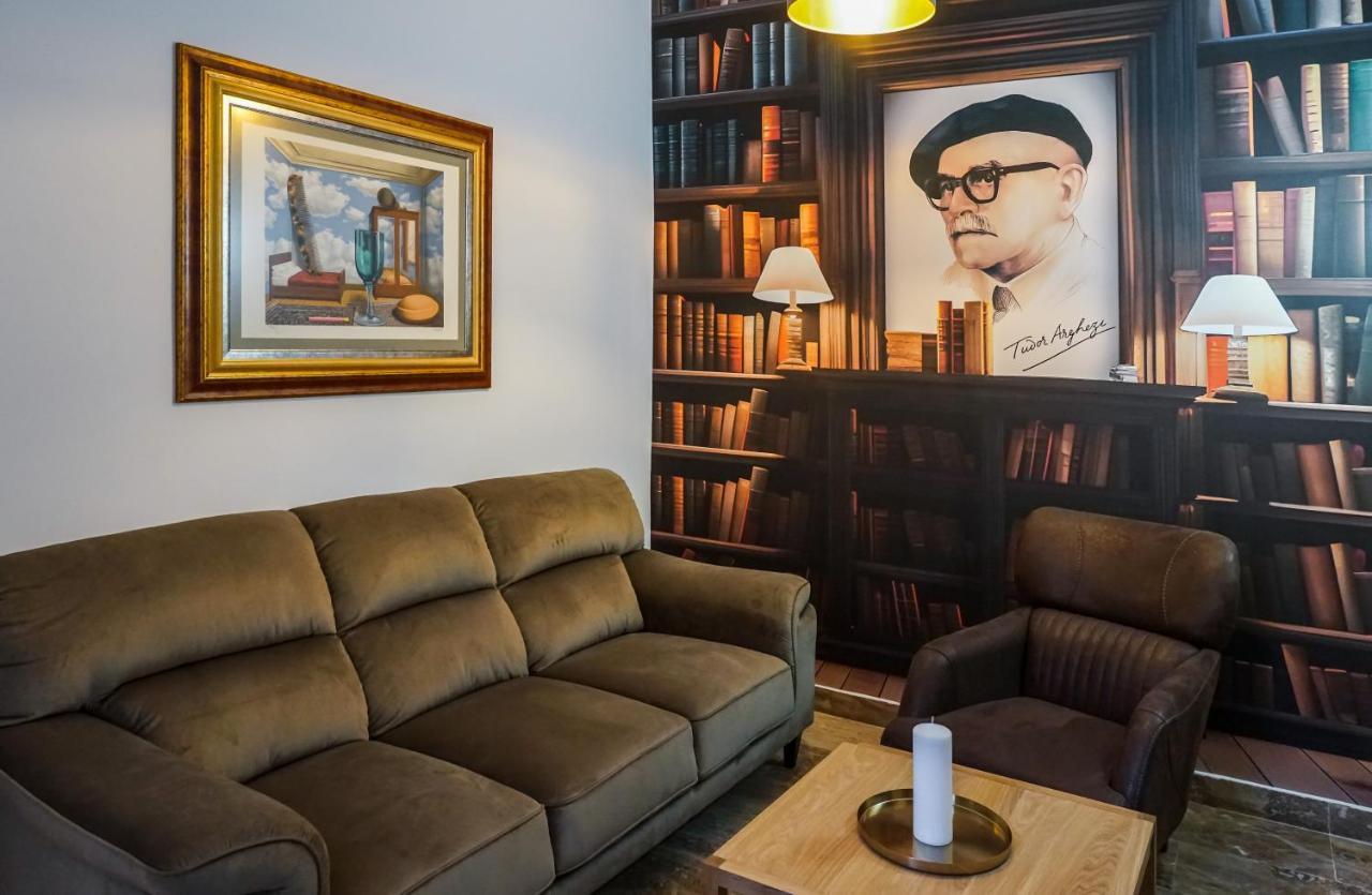 The Urban Oasis Apartment Bukares Bagian luar foto