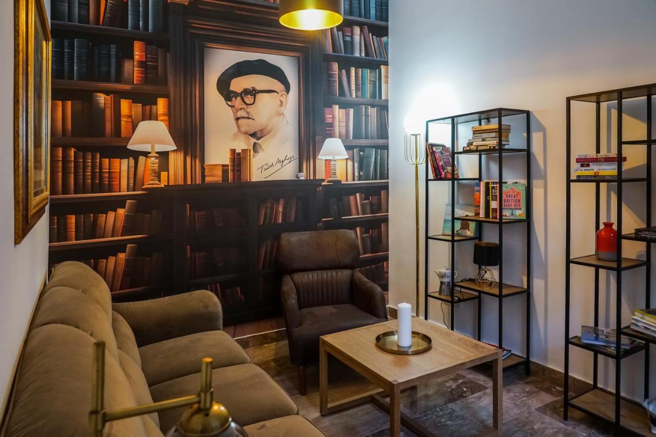 The Urban Oasis Apartment Bukares Bagian luar foto