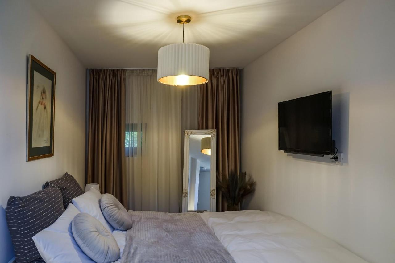The Urban Oasis Apartment Bukares Bagian luar foto