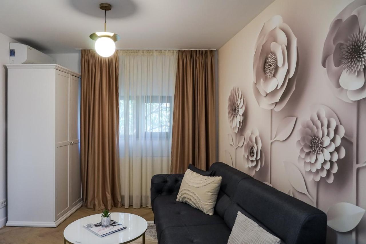 The Urban Oasis Apartment Bukares Bagian luar foto