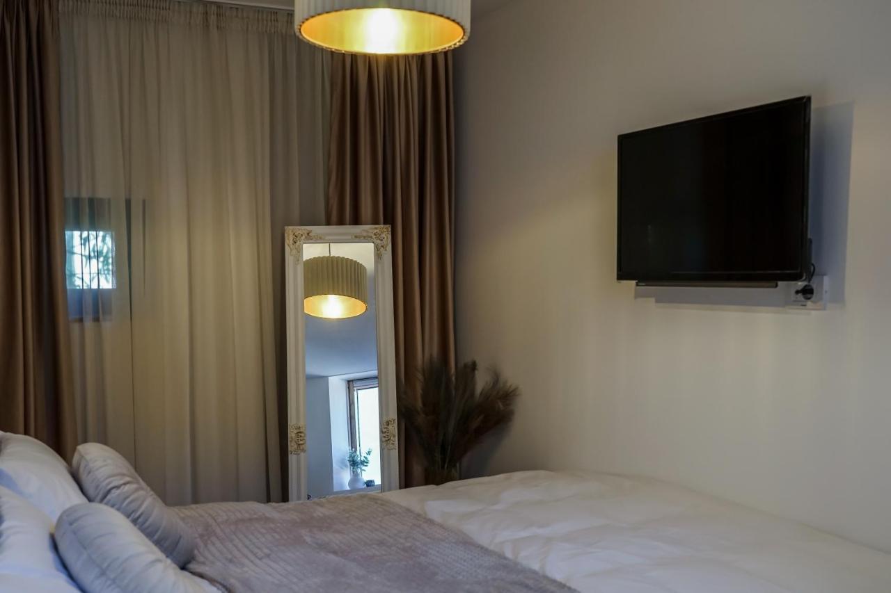 The Urban Oasis Apartment Bukares Bagian luar foto
