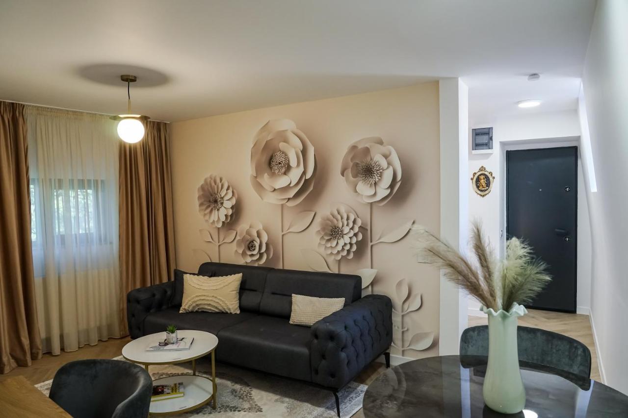 The Urban Oasis Apartment Bukares Bagian luar foto