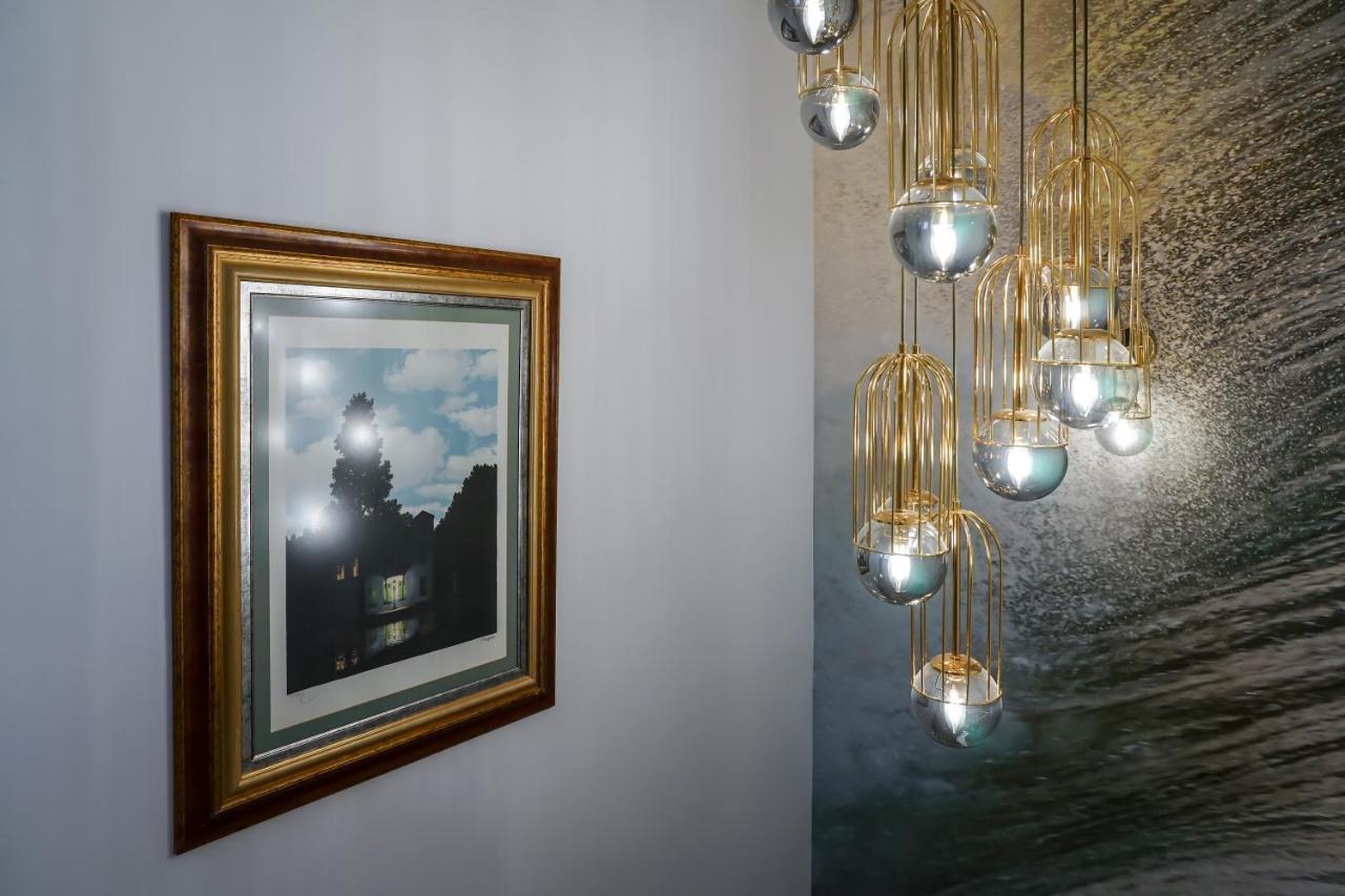 The Urban Oasis Apartment Bukares Bagian luar foto