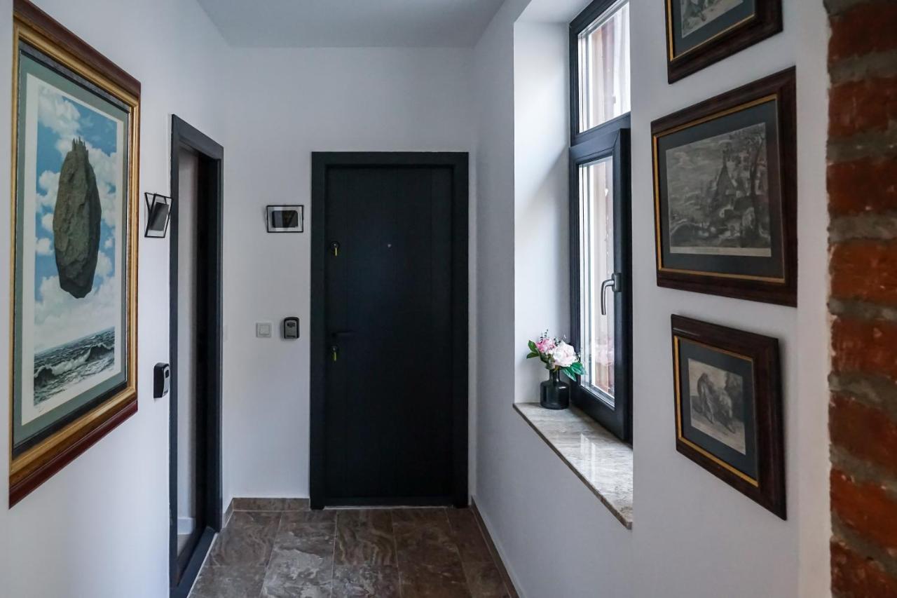 The Urban Oasis Apartment Bukares Bagian luar foto